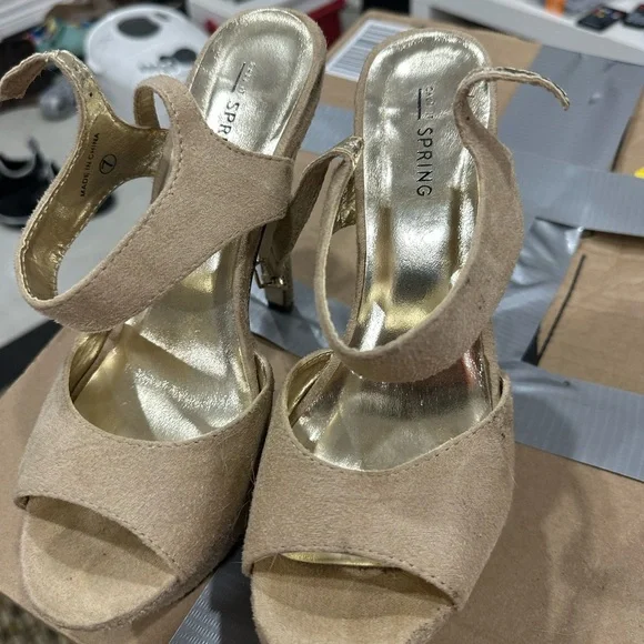 Heels - Picture 6 of 7